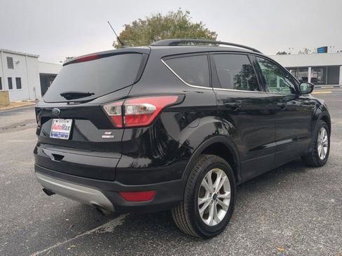 Used 2018 Ford Escape SE w/ SE Sync 3 Package image 4