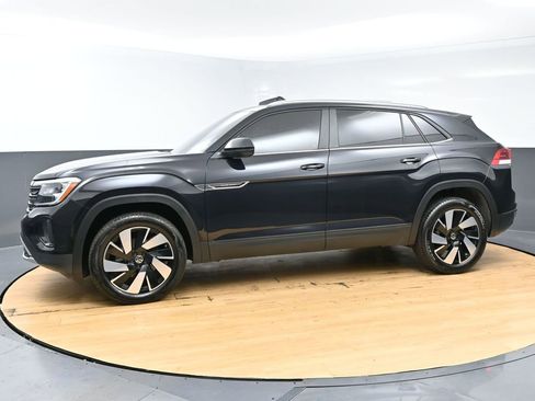 Used 2024 Volkswagen Atlas Cross Sport SE w/ Panoramic Sunroof Package image 6