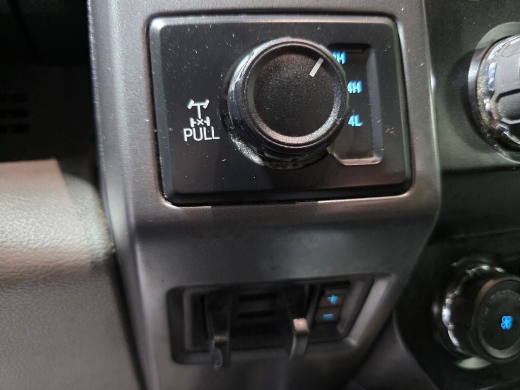 Used 2019 Ford F250 XLT w/ XLT Premium Package AWD/4WD image 15