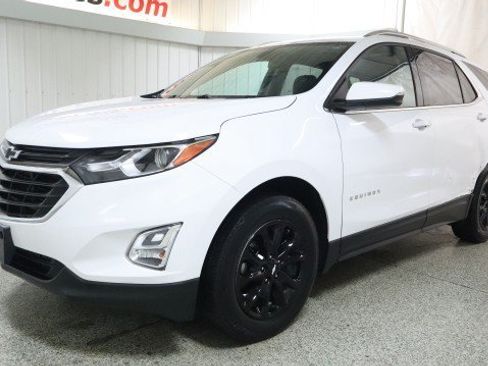 Used 2018 Chevrolet Equinox LT w/ Sun & Infotainment Package FWD image 2