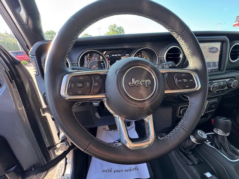 Used 2018 Jeep Wrangler Unlimited Sahara AWD/4WD image 35