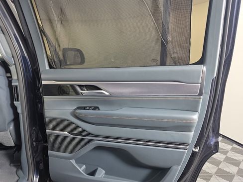 Used 2022 Jeep Grand Wagoneer Series III image 52