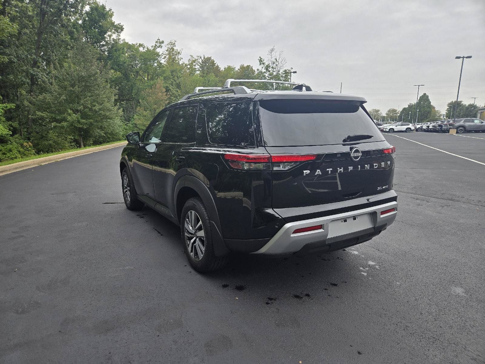 Used 2025 Nissan Pathfinder SL AWD/4WD image 6