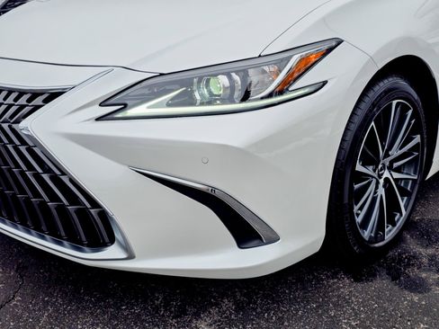 Used 2023 Lexus ES 350 w/ Premium Package image 8