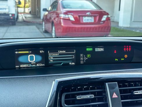 Certified 2022 Toyota Prius XLE w/ Advanced Technology Package FWD image 27
