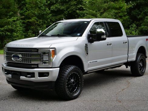 Used 2019 Ford F250 Platinum w/ Platinum Ultimate Package AWD/4WD image 2