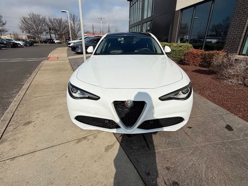 Used 2017 Alfa Romeo Giulia image 7