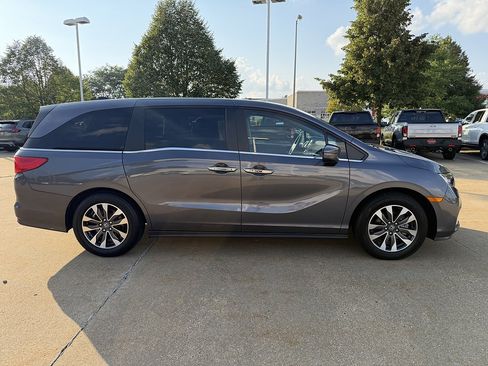 Used 2024 Honda Odyssey EX-L image 3