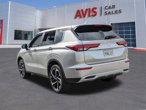 Used 2024 Mitsubishi Outlander SE image 9