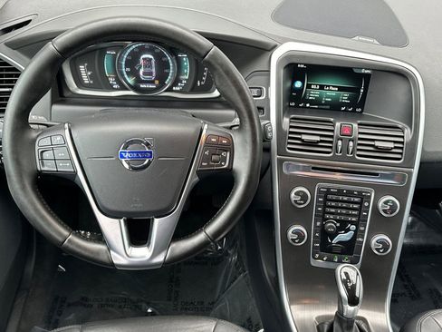 Used 2016 Volvo XC60 T5 Platinum image 16