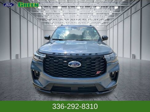 Used 2025 Ford Explorer ST RWD image 8