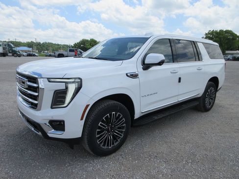 New 2026 GMC Yukon XL Elevation w/ Elevation Premium Package AWD/4WD image 9