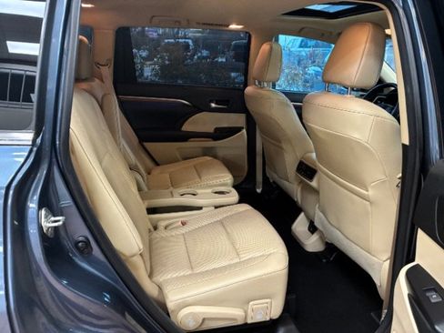 Used 2018 Toyota Highlander Limited image 36