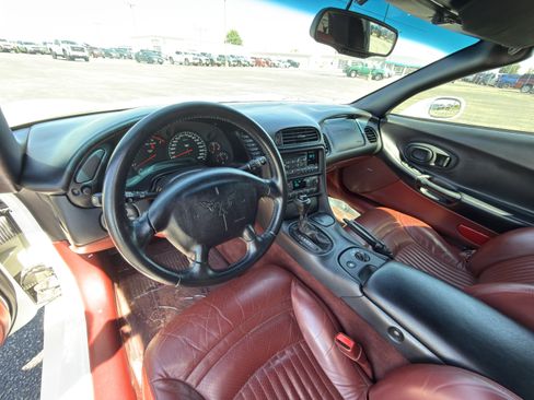 Used 1997 Chevrolet Corvette Coupe w/ Memory Pkg RWD image 19