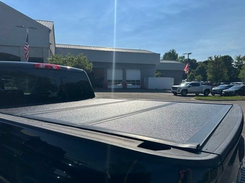 Used 2017 Chevrolet Silverado 1500 LT w/ Midnight Edition AWD/4WD image 22