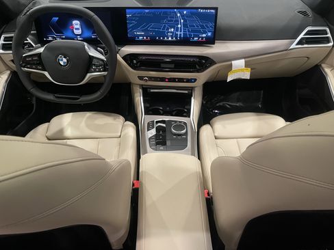 Used 2025 BMW 330i xDrive Sedan w/ Premium Package image 16