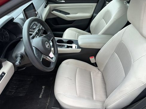 Used 2025 Nissan Altima 2.5 SV FWD image 9