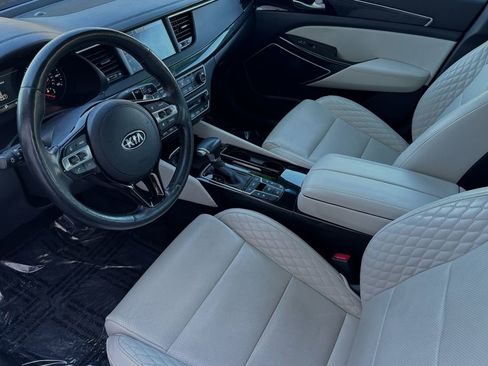Used 2018 Kia Cadenza Limited w/ Paint Protection Package image 9