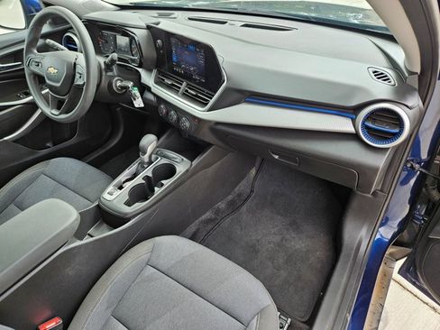 Used 2024 Chevrolet Trax LS w/ LS Convenience Package image 19