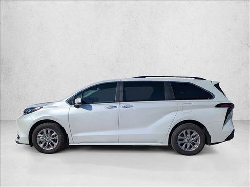 Used 2024 Toyota Sienna XLE FWD image 8