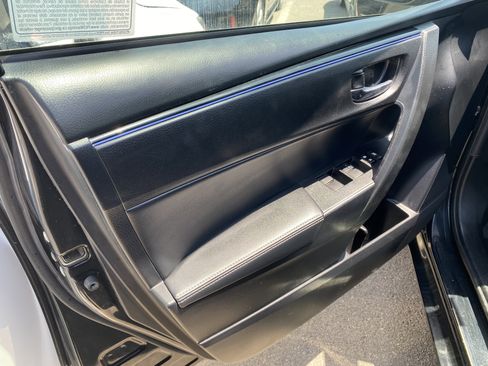 Used 2019 Toyota Corolla SE w/ Protection Package FWD image 11