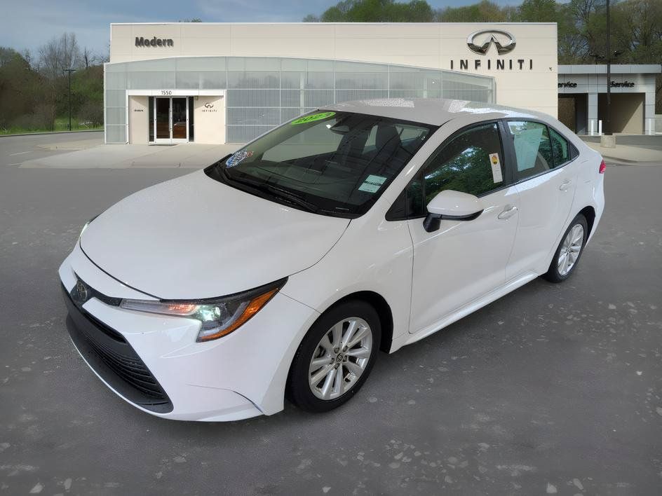Used 2023 Toyota Corolla LE w/ LE Convenience Package FWD image 1