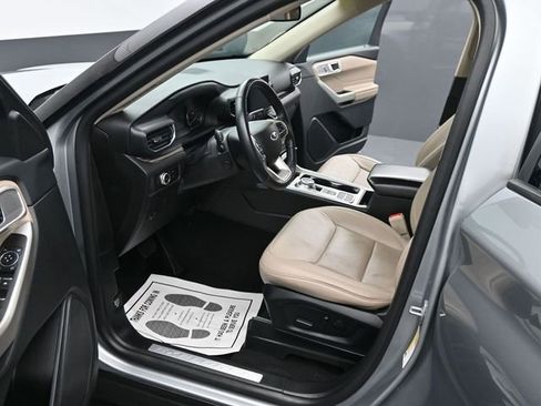 Used 2023 Ford Explorer Limited w/ Equipment Group 301A RWD image 17