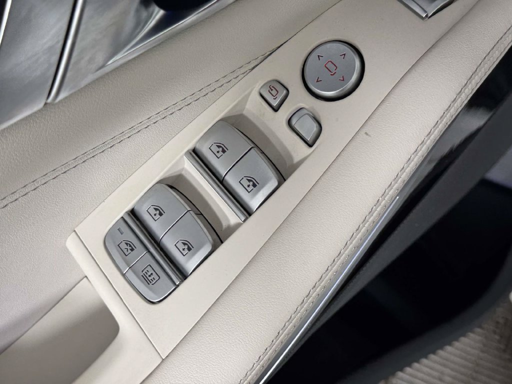 Used 2024 BMW X7 M60i w/ Executive Package AWD/4WD image 17