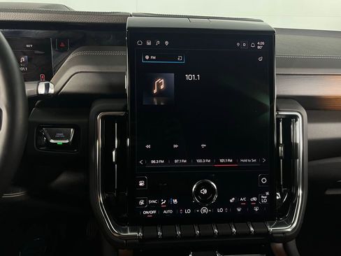 Used 2025 GMC Yukon XL Denali image 20