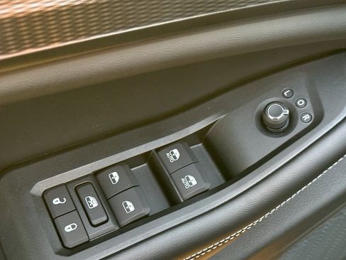 New 2025 Jeep Grand Cherokee Altitude AWD/4WD image 11