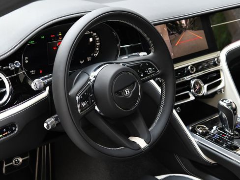 New 2025 Bentley Flying Spur Plug-In Hybrid image 14