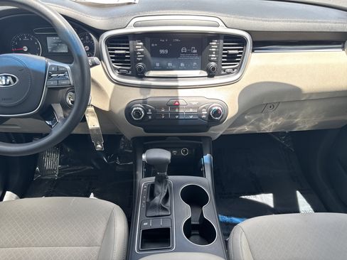 Used 2019 Kia Sorento FWD image 14