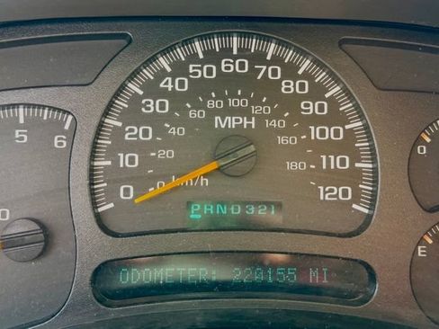 Used 2005 Chevrolet Avalanche Z71 w/ Preferred Equipment Group AWD/4WD image 13