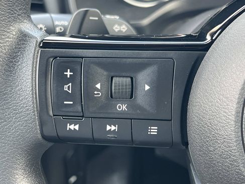 Used 2023 Nissan Rogue SV FWD image 9
