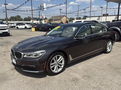 Used 2018 BMW 750i xDrive AWD/4WD image 2