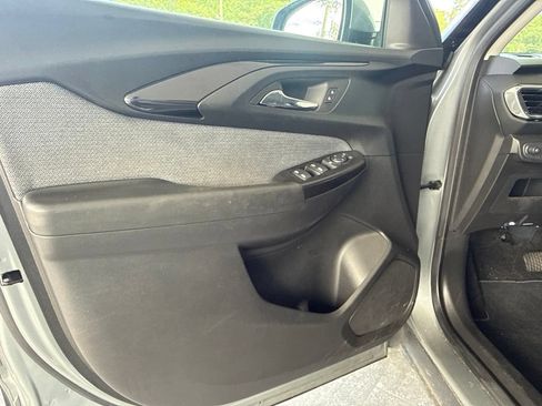 Used 2023 Chevrolet TrailBlazer LT FWD image 25