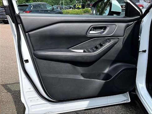 Certified 2026 Nissan Rogue SV AWD/4WD image 9