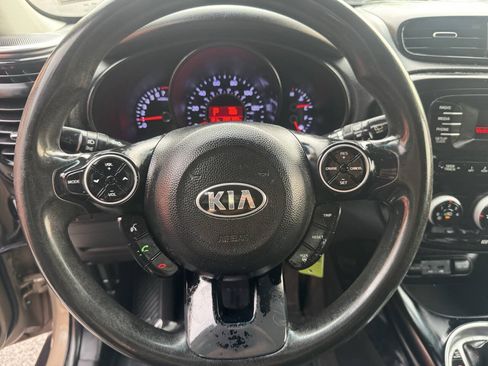 Used 2014 Kia Soul FWD image 16
