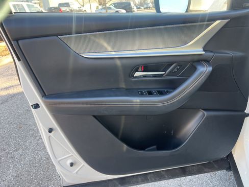 Used 2024 MAZDA CX-90 Plug-In Hybrid w/ Premium Pkg image 10