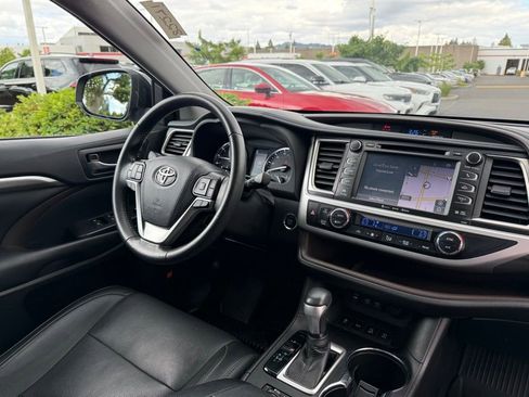 Used 2019 Toyota Highlander Limited AWD/4WD image 21
