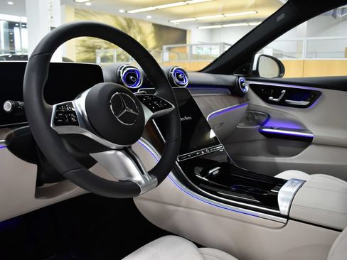 Used 2026 Mercedes-Benz C 300 4MATIC Sedan w/ Exclusive Trim Package image 19