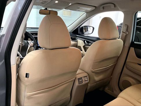 Used 2016 Nissan Rogue SV w/ SV Premium Package image 11