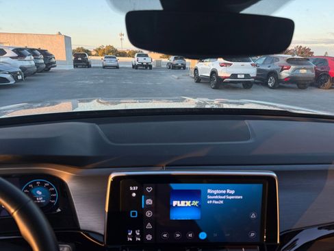 Used 2025 Volkswagen Atlas Cross Sport SE image 17