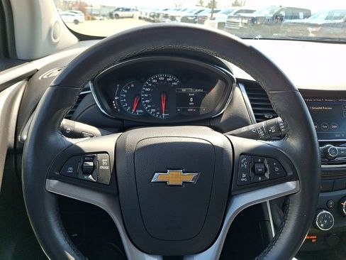 Used 2022 Chevrolet Trax LT w/ LT Convenience Package AWD/4WD image 19