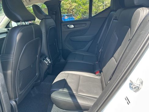 Used 2025 Volvo XC40 B5 Core image 21