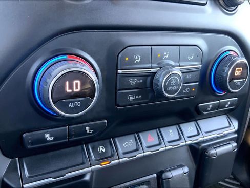 Used 2019 Chevrolet Silverado 1500 LTZ image 34