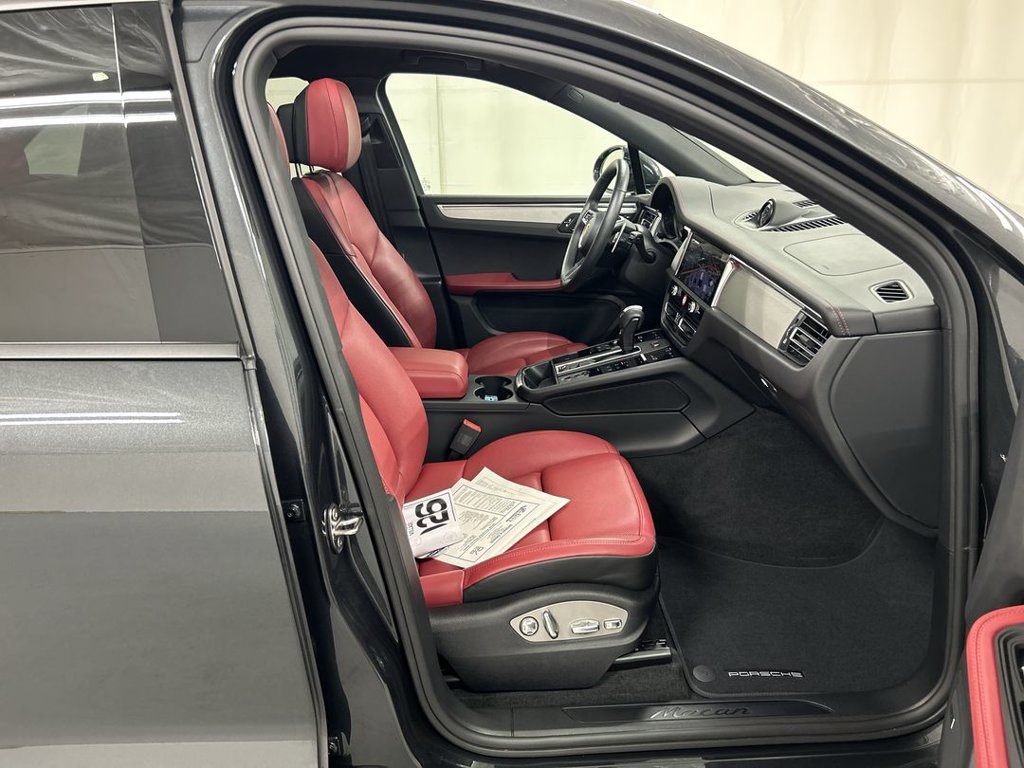 Certified 2026 Porsche Macan AWD/4WD image 24