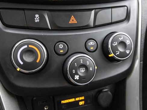 Used 2018 Chevrolet Trax LT w/ Sun & Sound Package AWD/4WD image 29