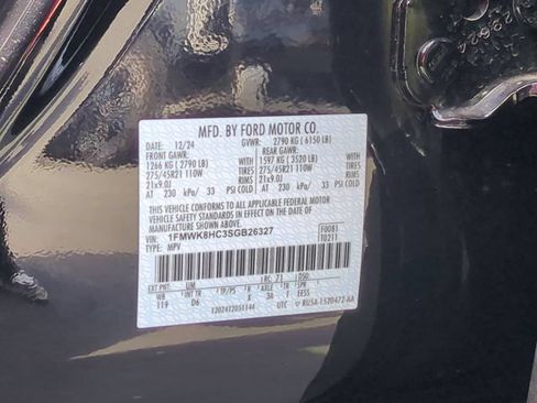 Used 2025 Ford Explorer Platinum w/ Ultimate Package AWD/4WD image 36