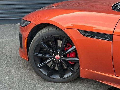 Used 2022 Jaguar F-TYPE R image 12